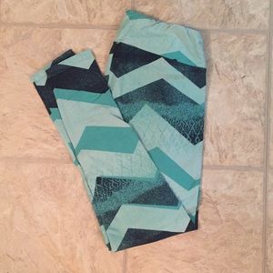 LuLaRoe Mint/Navy Chevron Leggings, TC